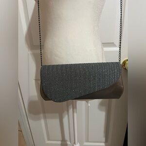 Elegant  gray and silverWomen's Clutch(30)
Factory ortiz (Cúcuta ) Colombia